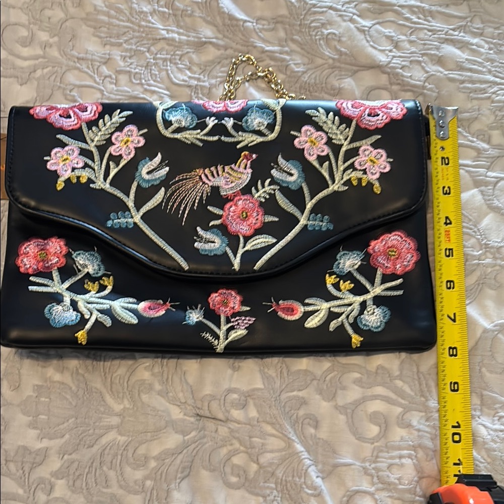 Elegant Black Floral Embroidered Clutch - Picture 6 of 6